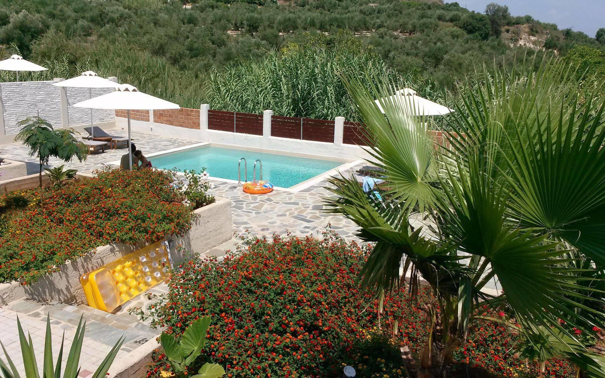 Cyan Icons Villas Tsivaras ภายนอก รูปภาพ